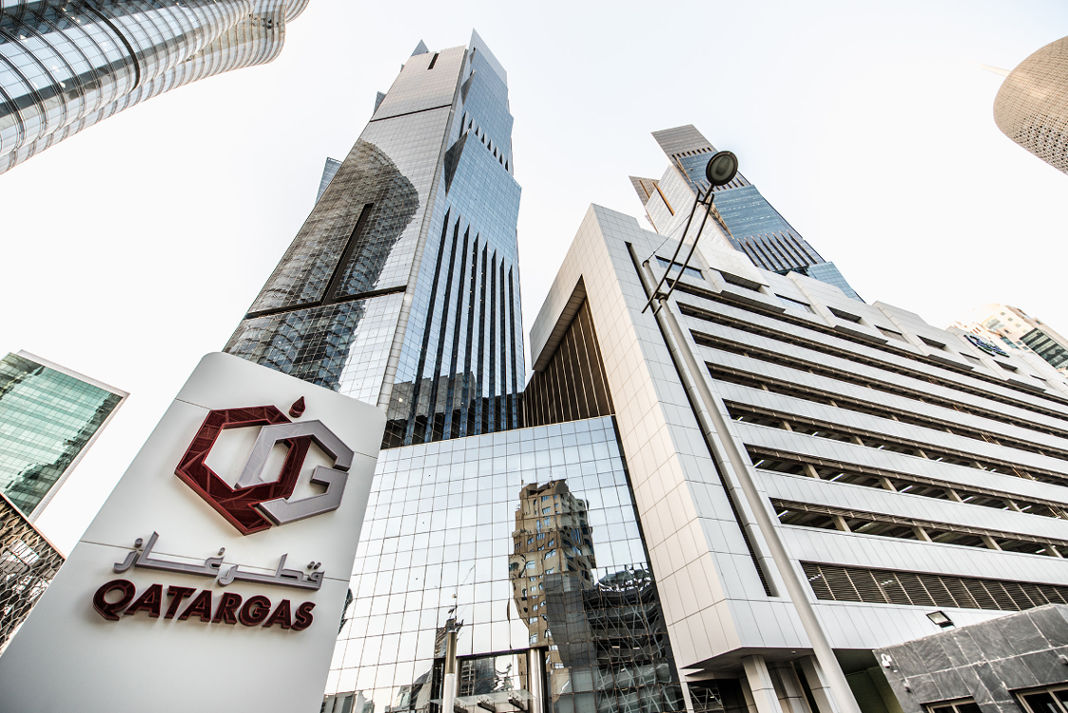 QATARGAS RECEIVES QATARIZATION CRYSTAL AWARD FOR SUPPORT IN TRAINING & DEVELOPMENT