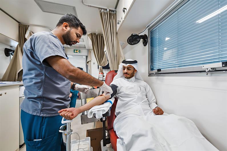 موظفو قطرغاز يشاركون في حملة التبرع بالدم في مواقع الشركة المختلفة